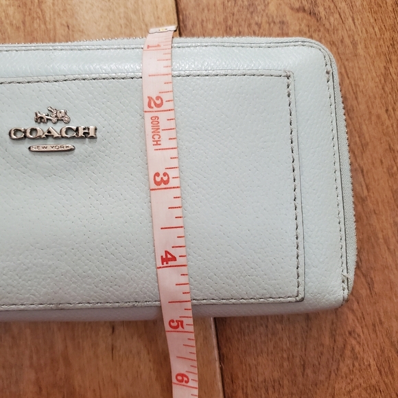 Rare Coach Green Mint corner zipper  travel wallet WOMEN'S - Picture 2 of 11